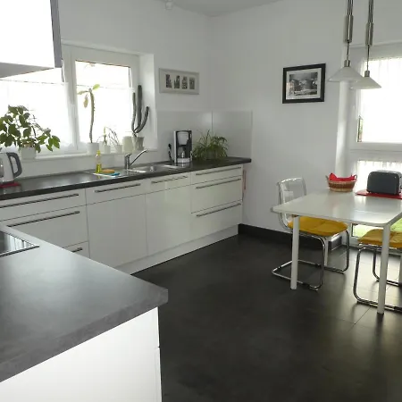 Grosszuegige,zetrumsnahe 아파트 *