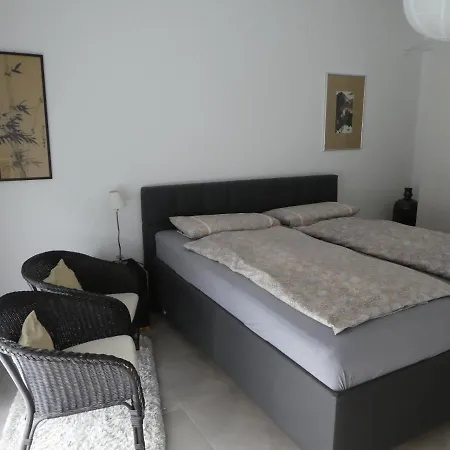 Grosszuegige,zetrumsnahe 드레스덴