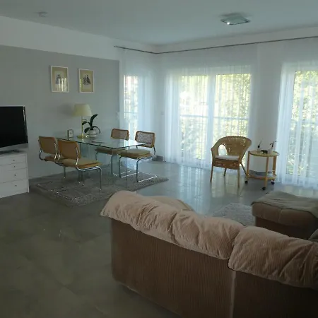 Grosszuegige,zetrumsnahe 드레스덴